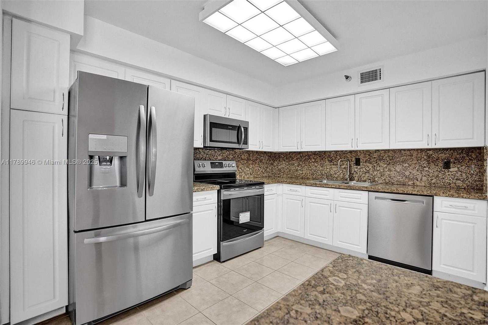 Small Image of 3530 #1812, Aventura Number 5