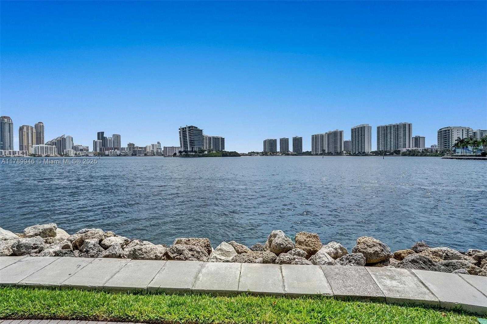 Small Image of 3530 #1812, Aventura Number 53