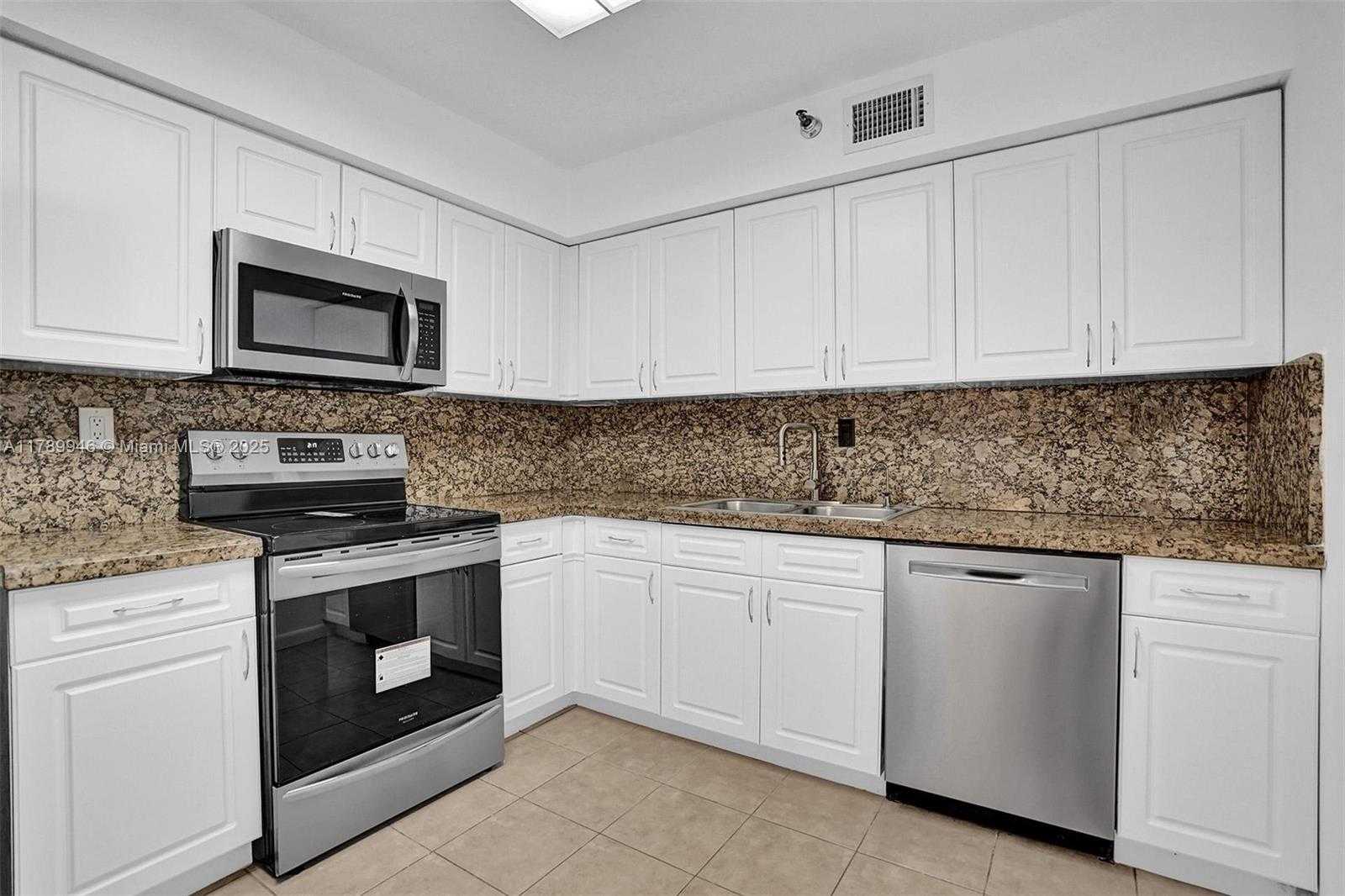 Small Image of 3530 #1812, Aventura Number 6