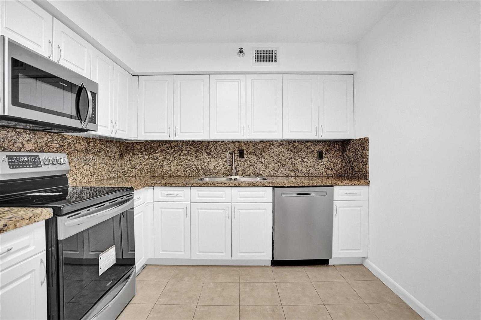 Small Image of 3530 #1812, Aventura Number 7