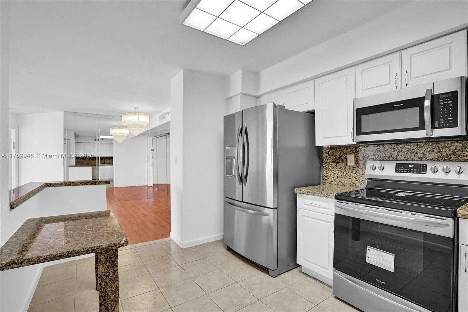 Small Image of 3530 #1812, Aventura Number 8