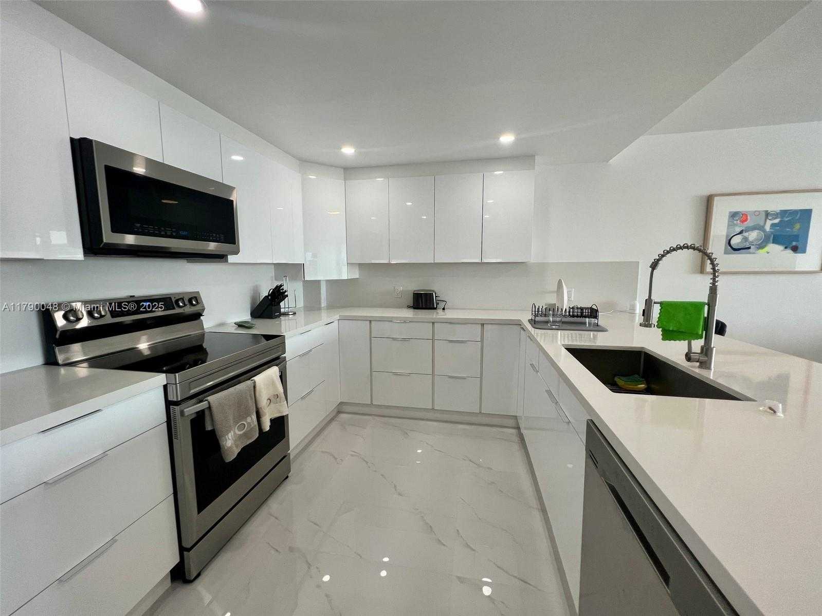 Small Image of 155 OCEAN LANE DR #1011, Key Biscayne Number 14