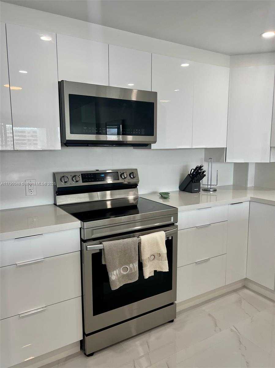 Small Image of 155 OCEAN LANE DR #1011, Key Biscayne Number 15