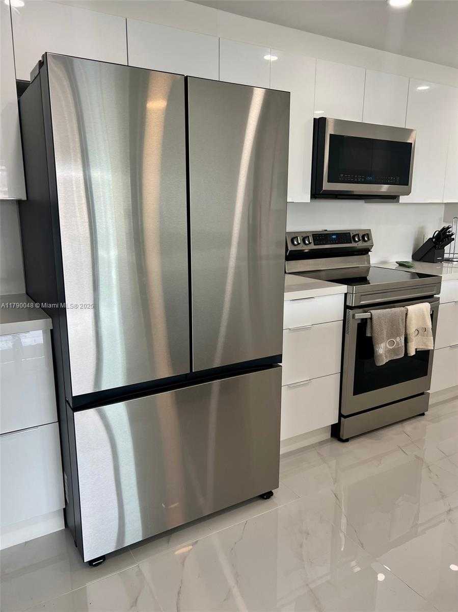 Small Image of 155 OCEAN LANE DR #1011, Key Biscayne Number 16