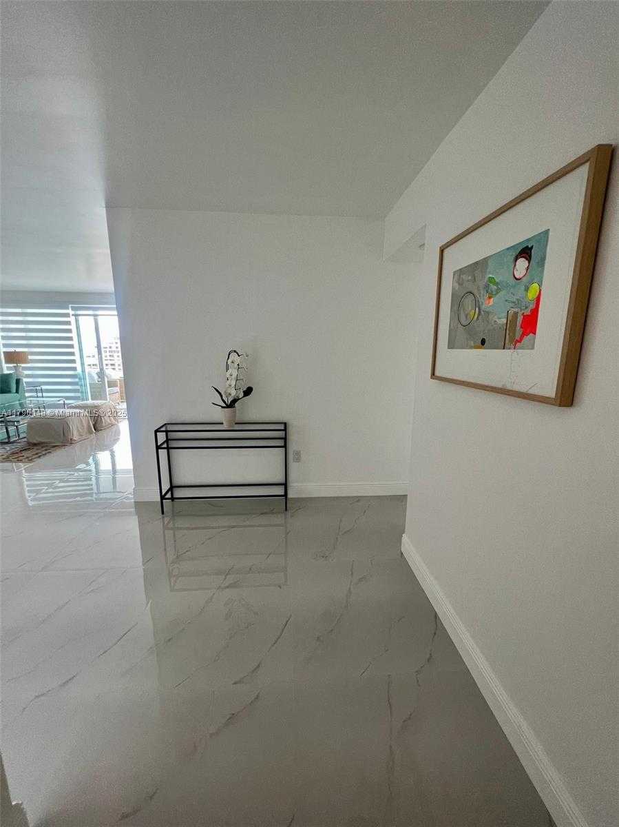 Small Image of 155 OCEAN LANE DR #1011, Key Biscayne Number 2