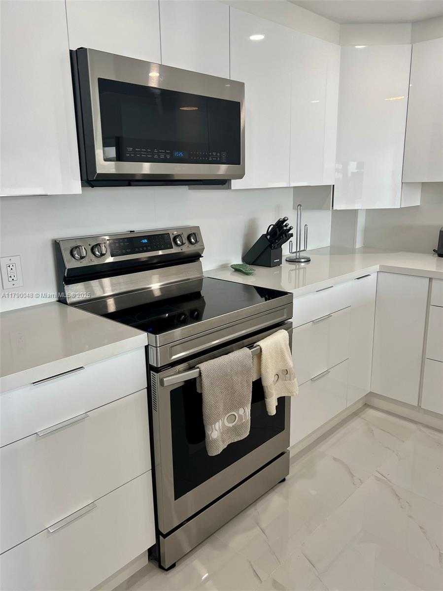 Small Image of 155 OCEAN LANE DR #1011, Key Biscayne Number 22