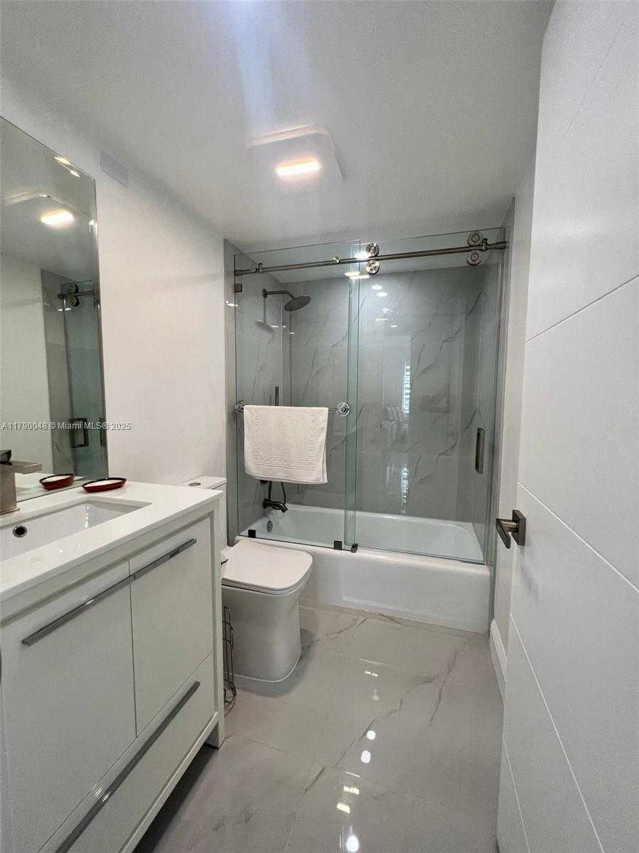 Small Image of 155 OCEAN LANE DR #1011, Key Biscayne Number 24