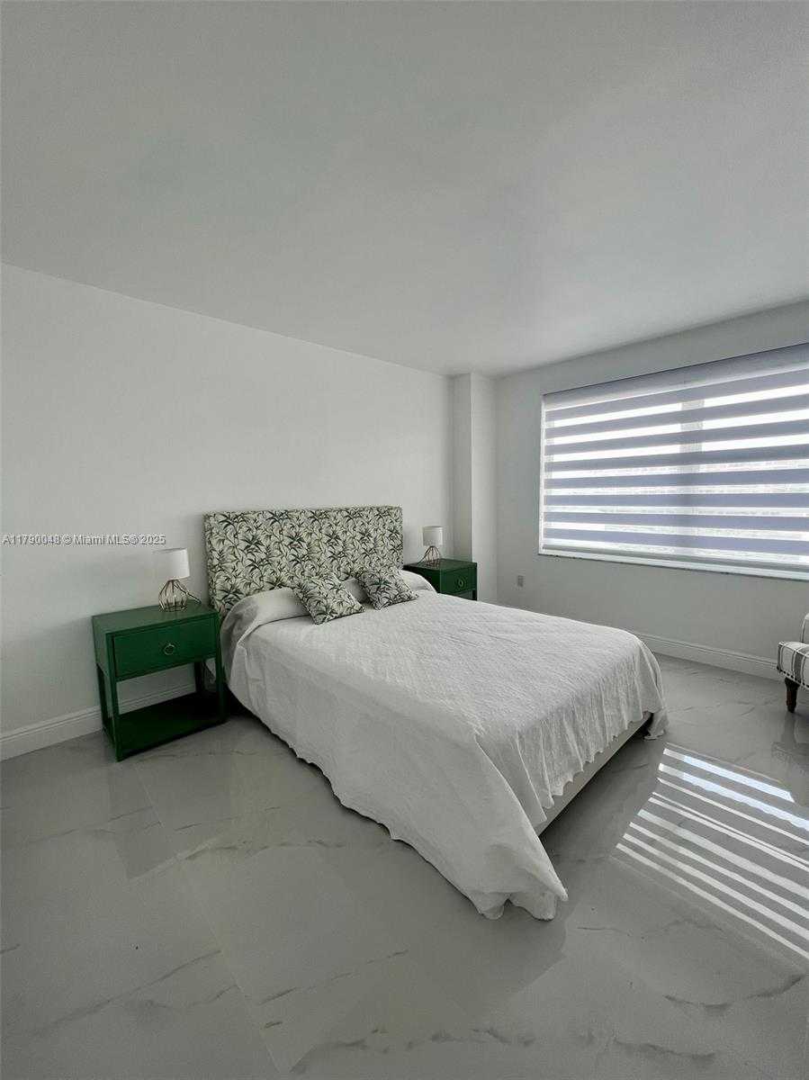 Small Image of 155 OCEAN LANE DR #1011, Key Biscayne Number 25