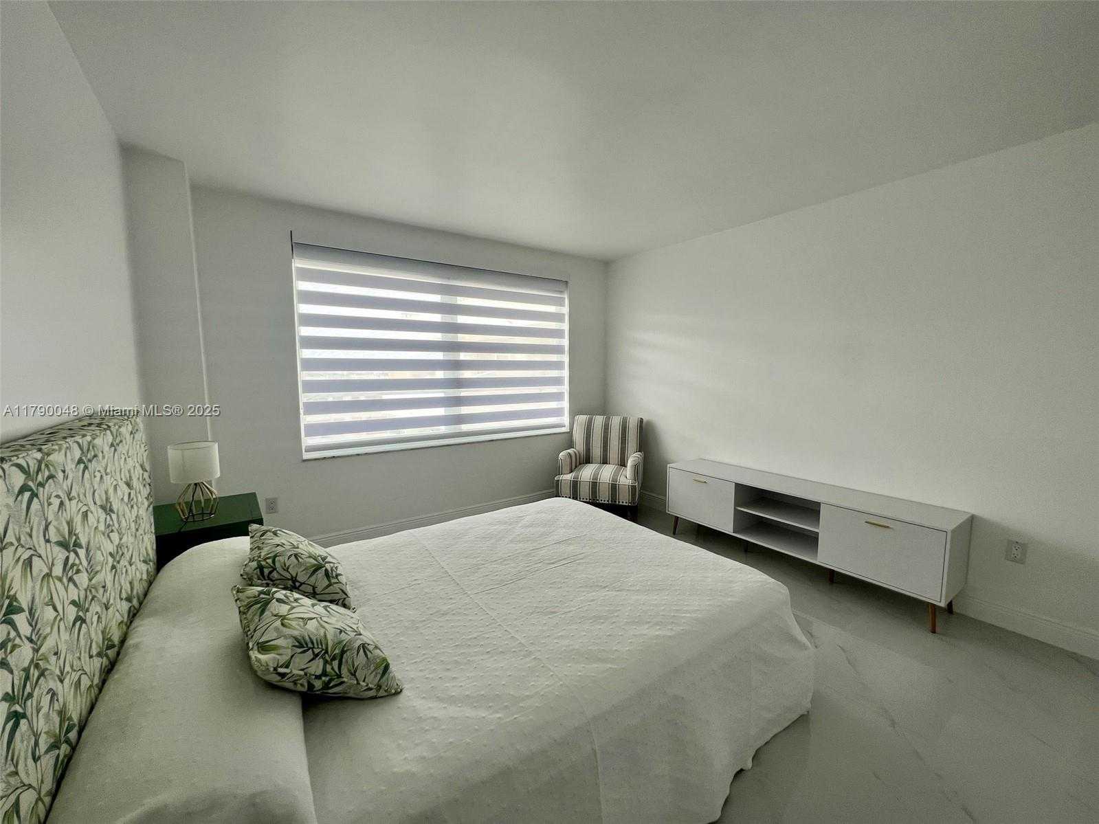 Small Image of 155 OCEAN LANE DR #1011, Key Biscayne Number 26