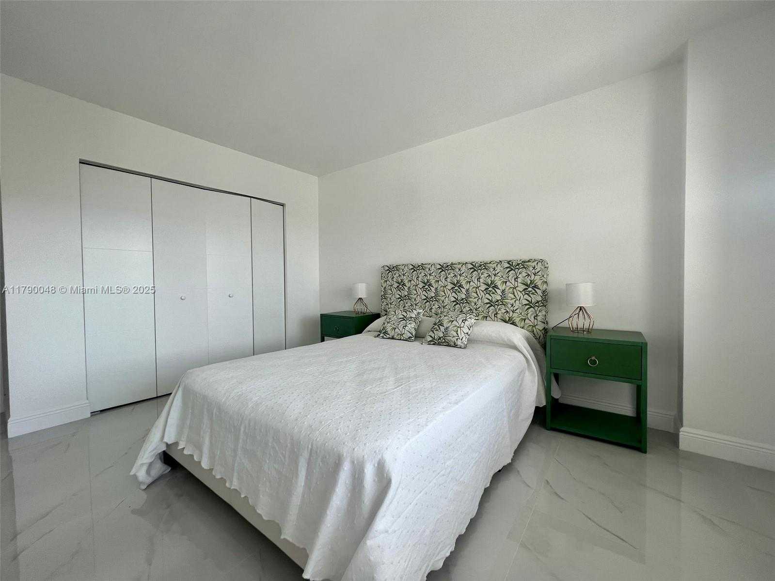 Small Image of 155 OCEAN LANE DR #1011, Key Biscayne Number 28