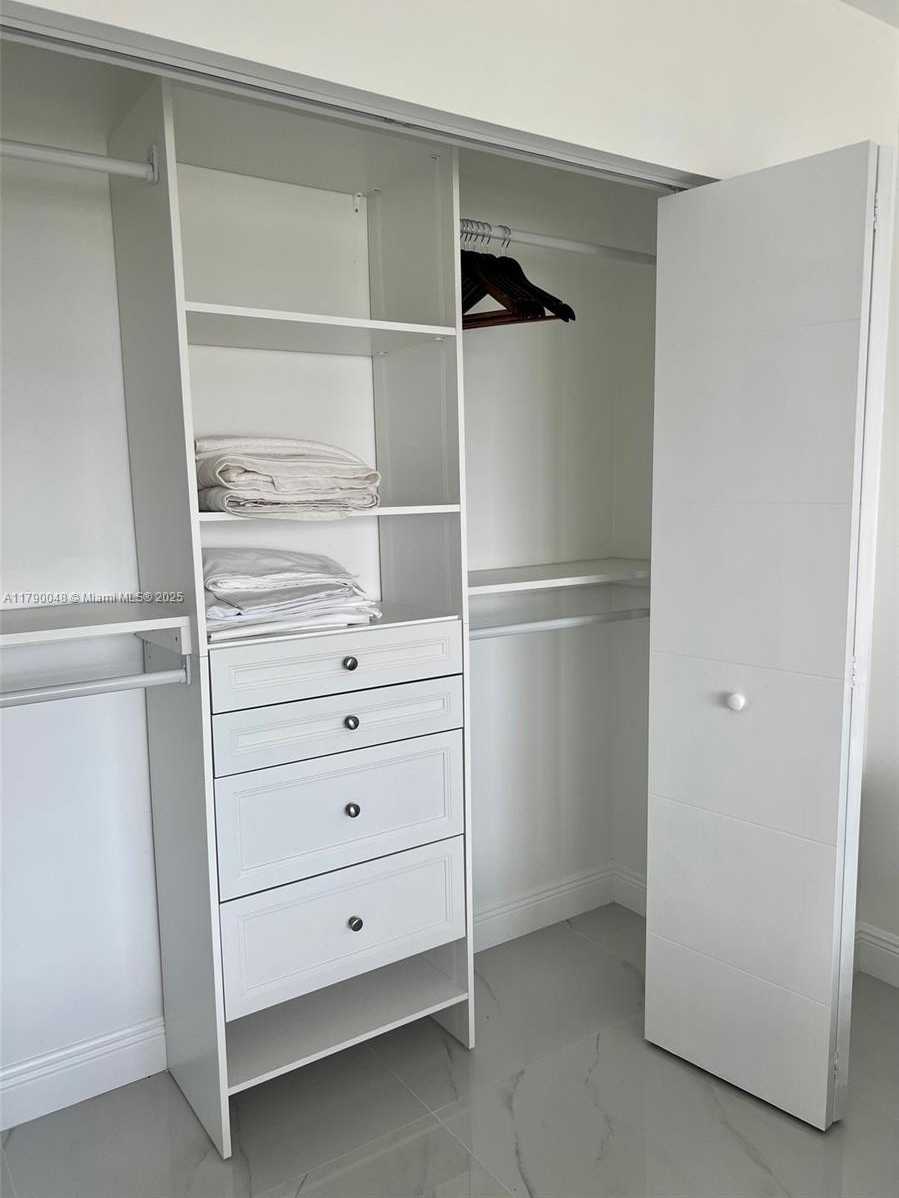 Small Image of 155 OCEAN LANE DR #1011, Key Biscayne Number 29