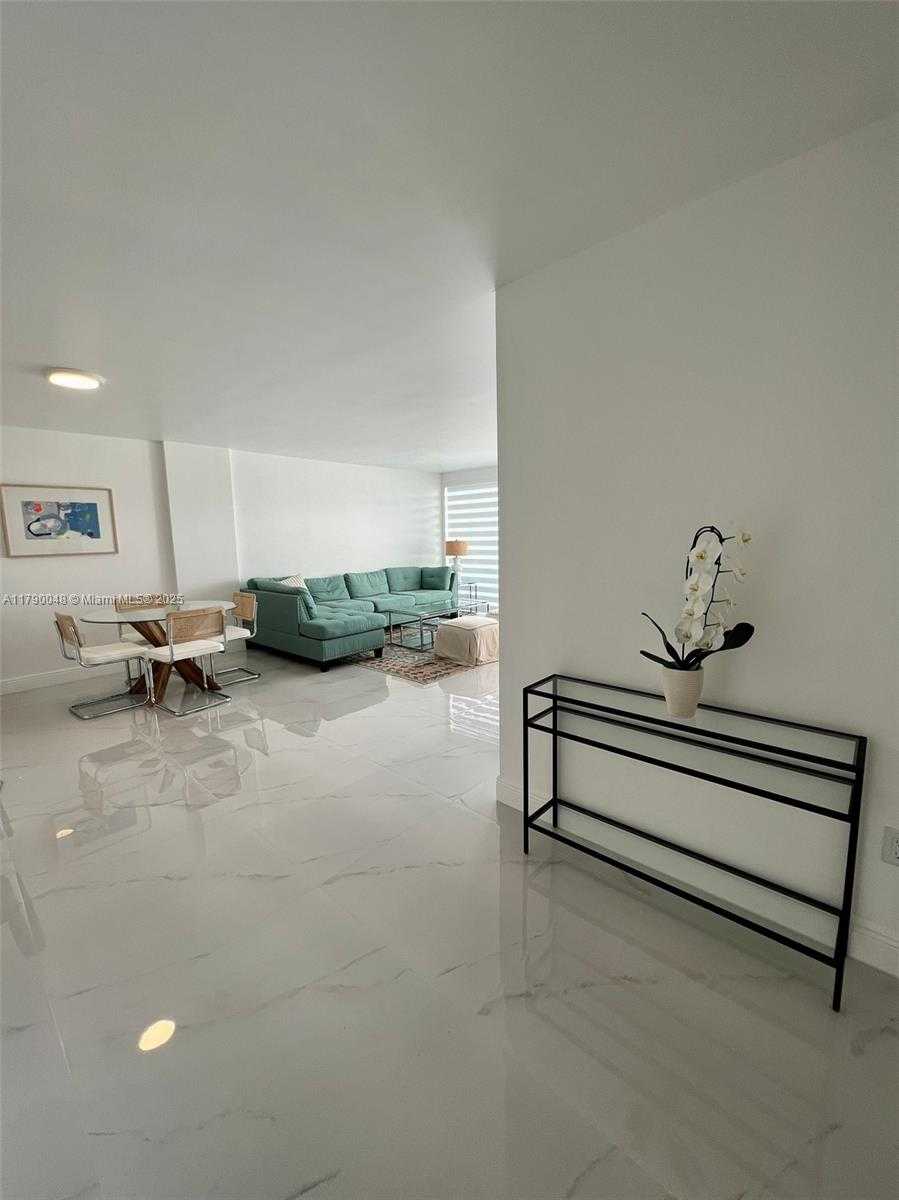 Small Image of 155 OCEAN LANE DR #1011, Key Biscayne Number 3