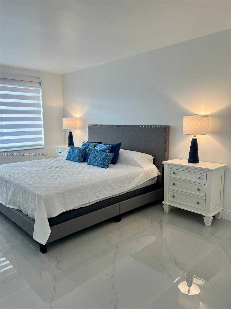 Small Image of 155 OCEAN LANE DR #1011, Key Biscayne Number 31