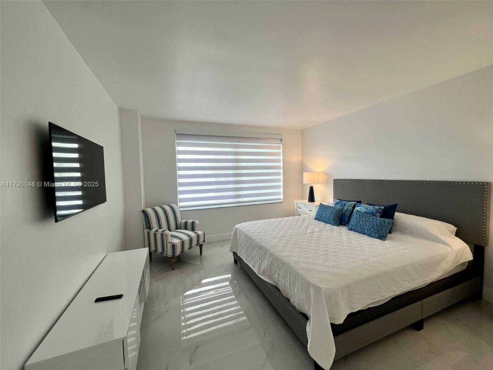 Small Image of 155 OCEAN LANE DR #1011, Key Biscayne Number 32