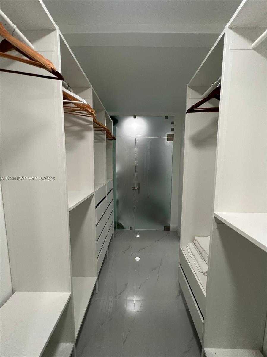 Small Image of 155 OCEAN LANE DR #1011, Key Biscayne Number 38