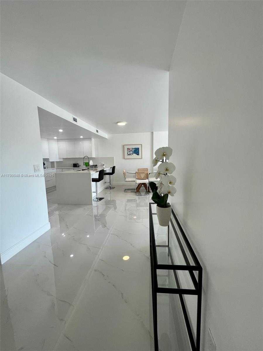 Small Image of 155 OCEAN LANE DR #1011, Key Biscayne Number 4