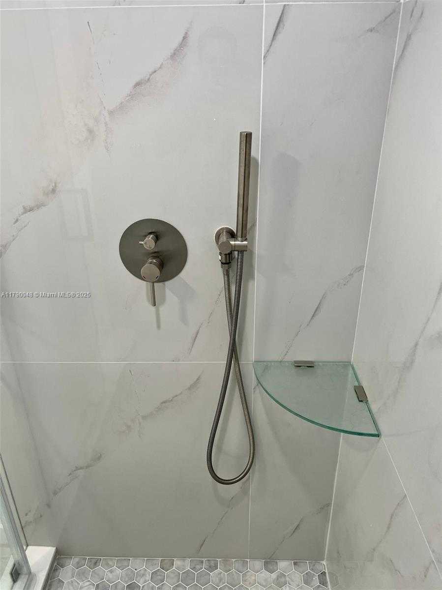 Small Image of 155 OCEAN LANE DR #1011, Key Biscayne Number 43