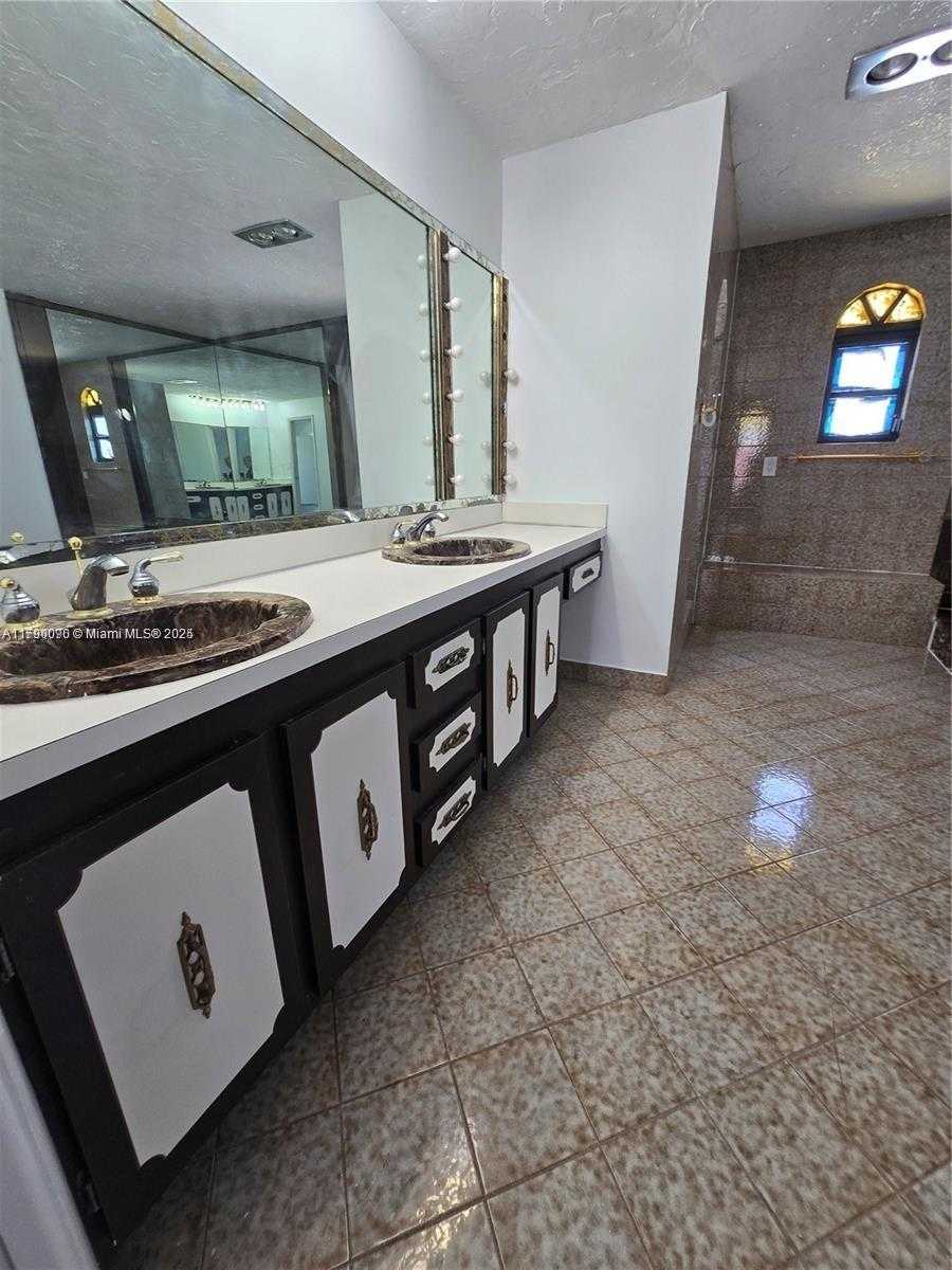 Small Image of 10981 SOUTH WEST 44TH ST #2, Miami Number 10