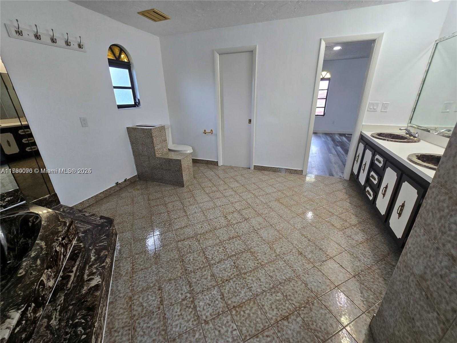 Small Image of 10981 SOUTH WEST 44TH ST #2, Miami Number 12