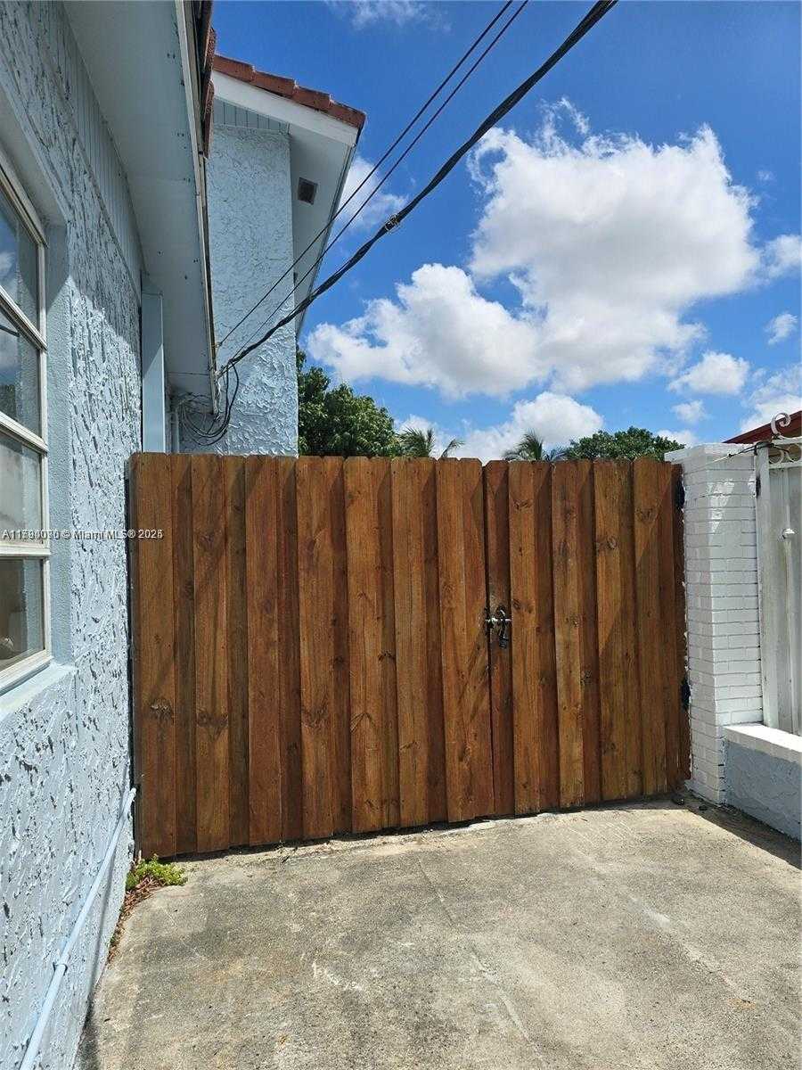 Small Image of 10981 SOUTH WEST 44TH ST #2, Miami Number 13