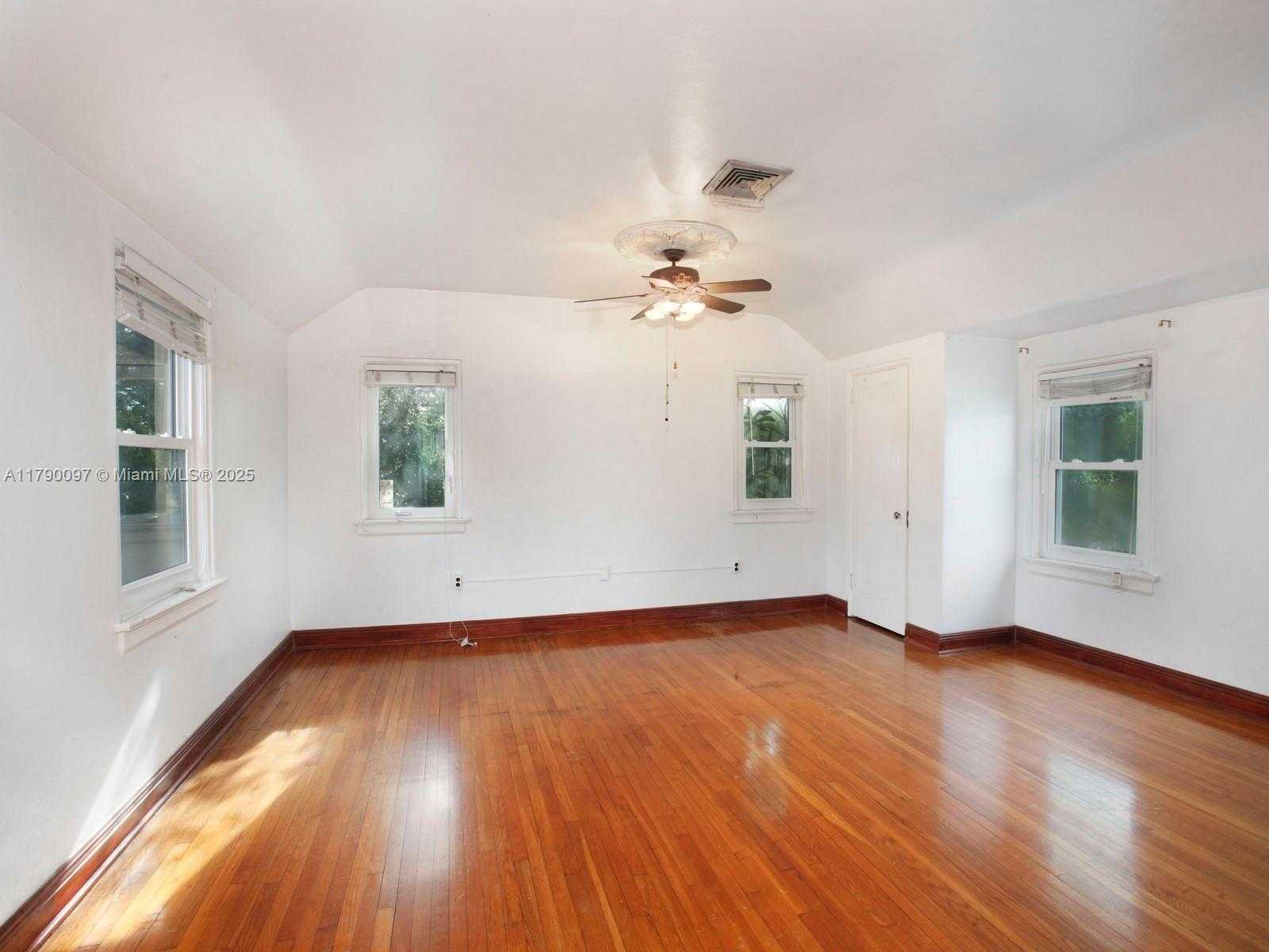 Small Image of 339 NORTH EAST 96TH ST, Miami Shores Number 19