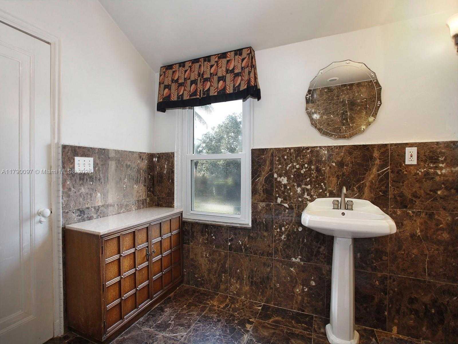 Small Image of 339 NORTH EAST 96TH ST, Miami Shores Number 22