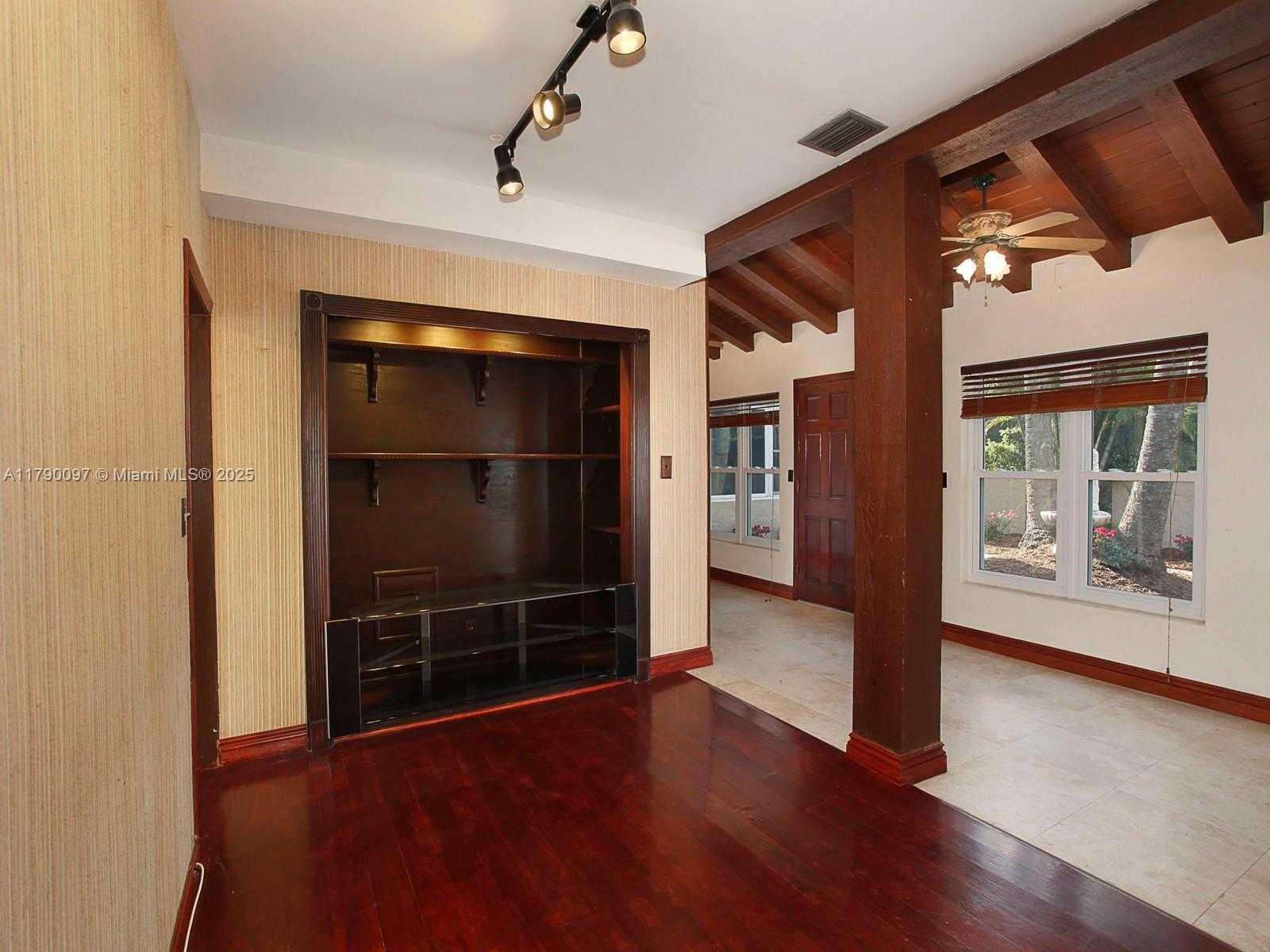 Small Image of 339 NORTH EAST 96TH ST, Miami Shores Number 36