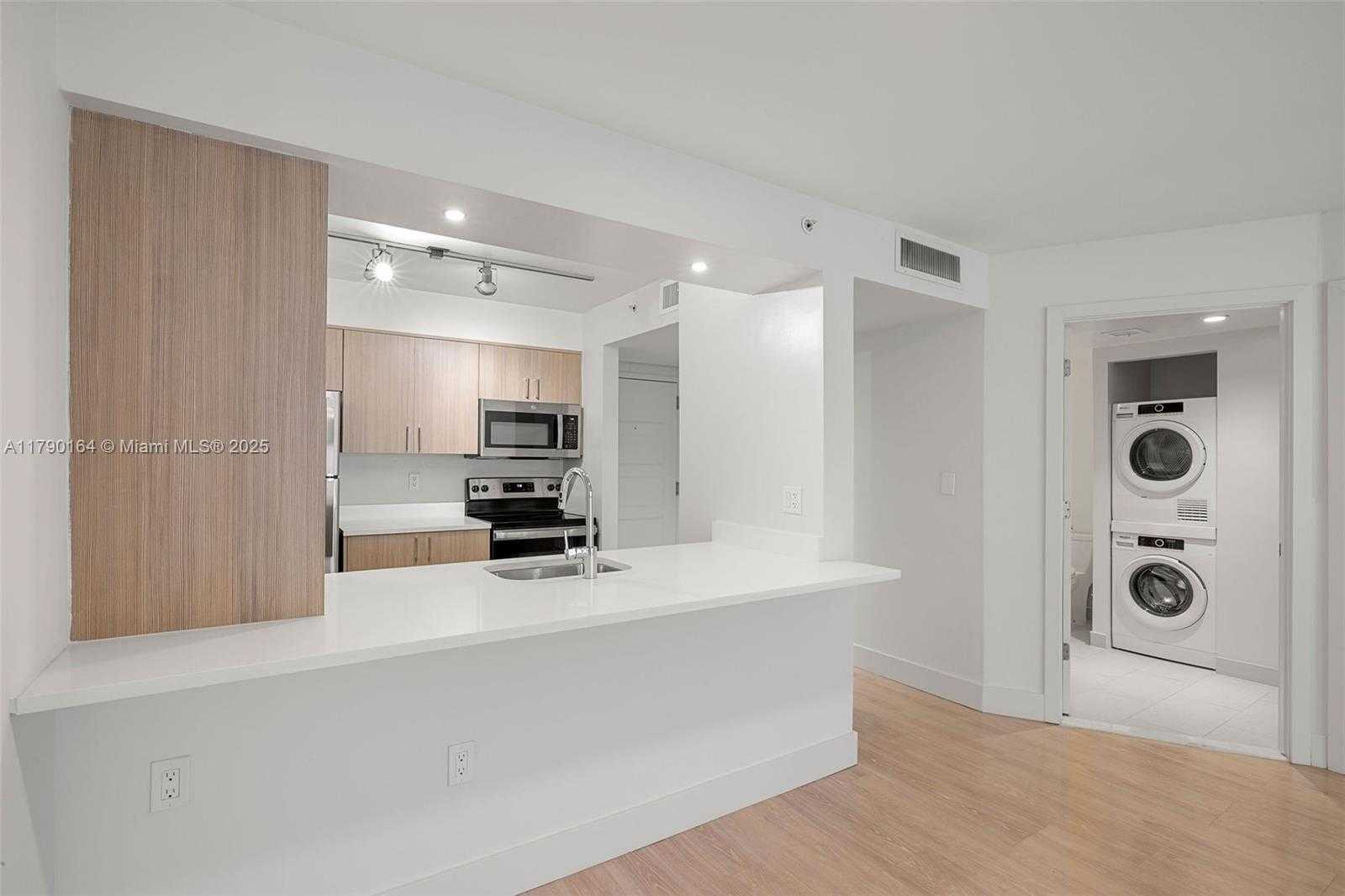 Small Image of 1756 NORTH BAYSHORE DR #23N, Miami Number 14
