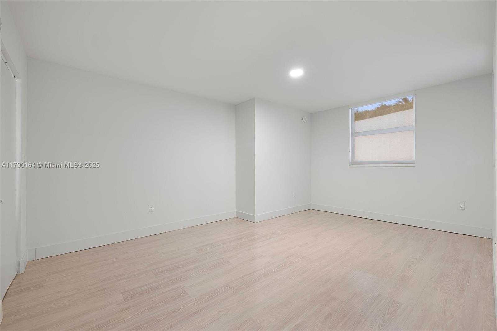 Small Image of 1756 NORTH BAYSHORE DR #23N, Miami Number 19