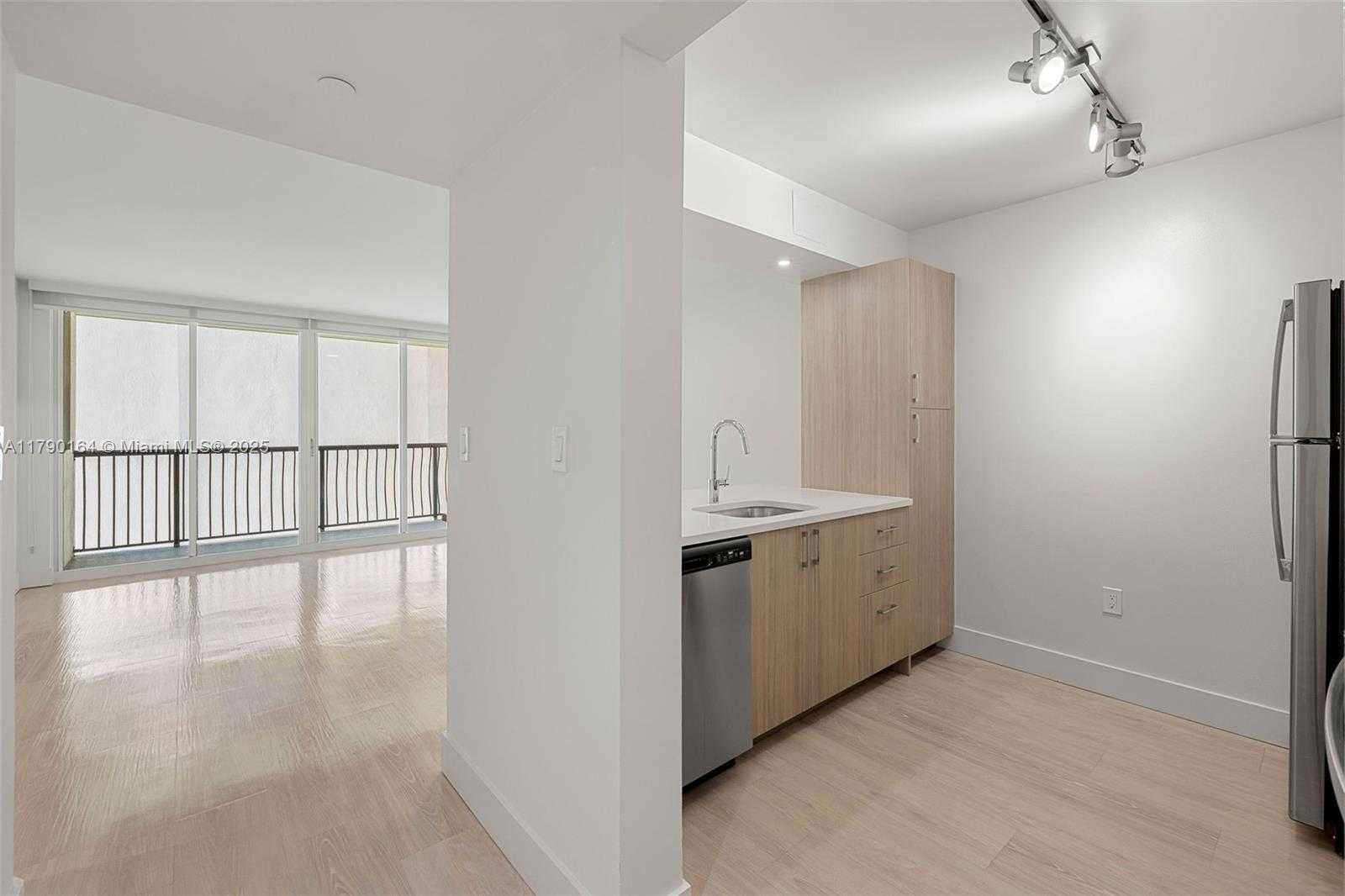 Small Image of 1756 NORTH BAYSHORE DR #23N, Miami Number 2