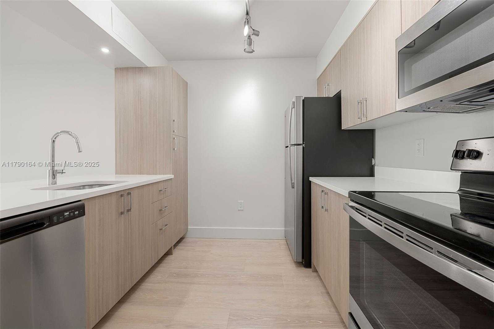 Small Image of 1756 NORTH BAYSHORE DR #23N, Miami Number 3