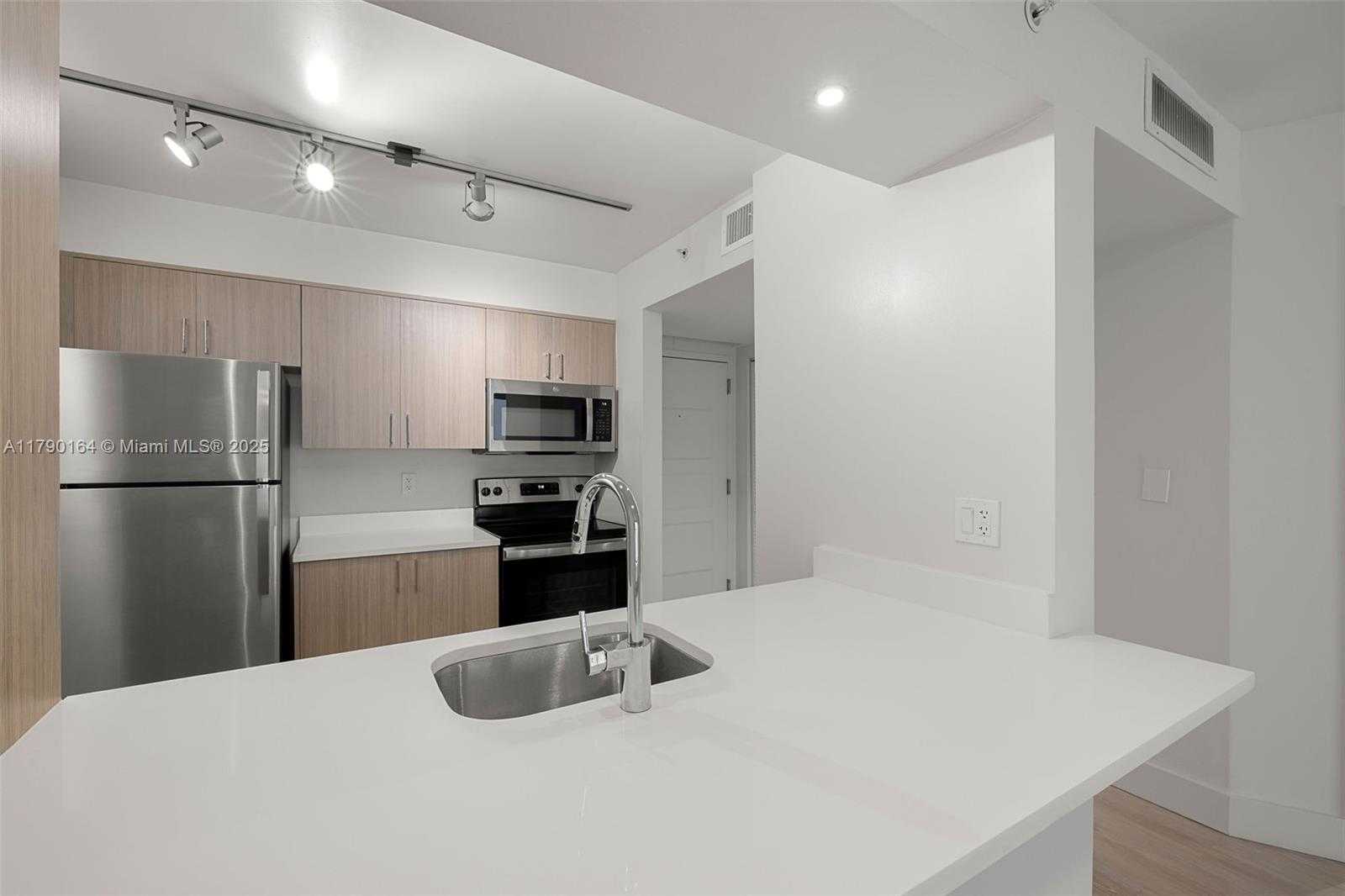 Small Image of 1756 NORTH BAYSHORE DR #23N, Miami Number 4