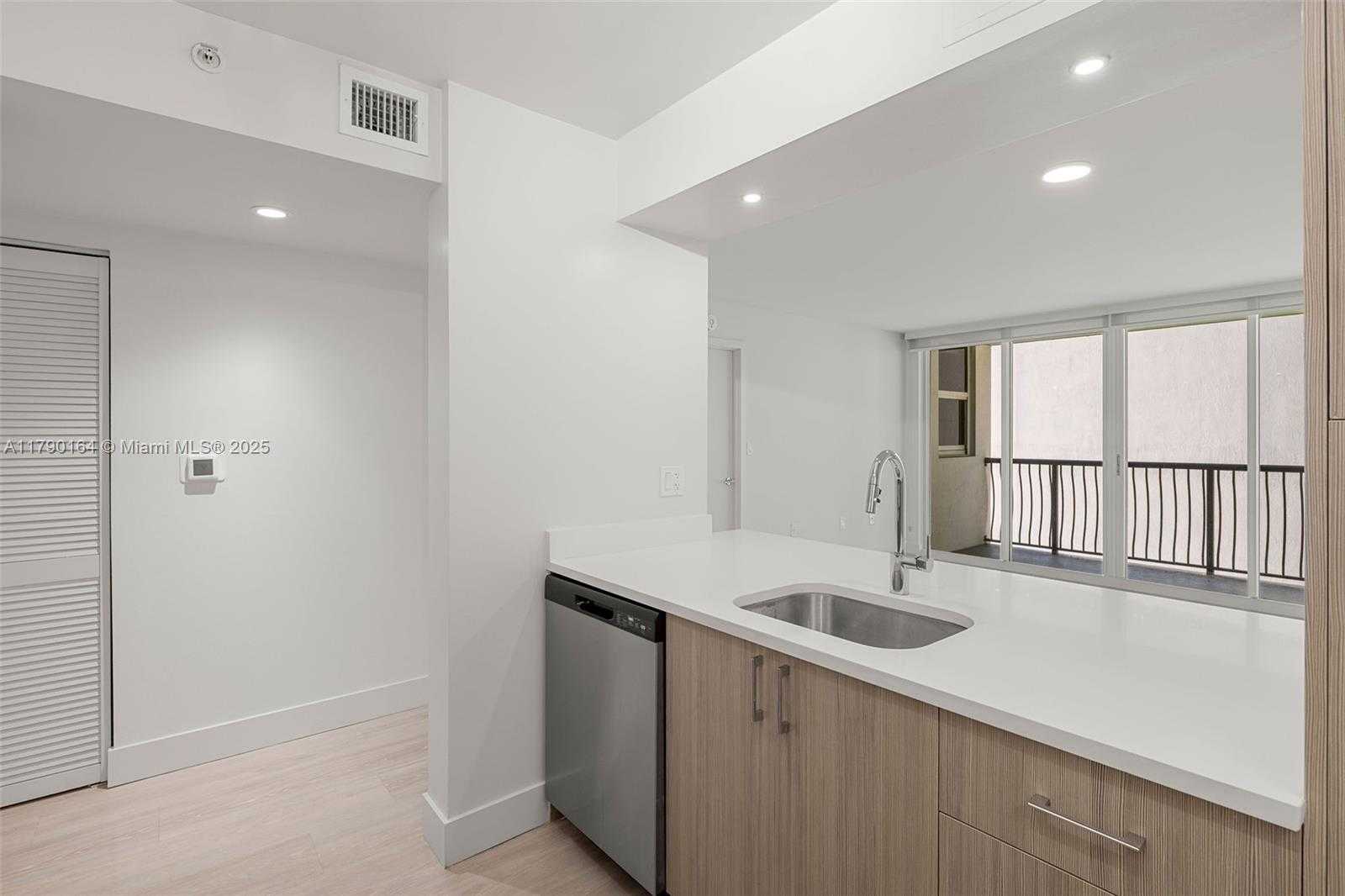 Small Image of 1756 NORTH BAYSHORE DR #23N, Miami Number 5