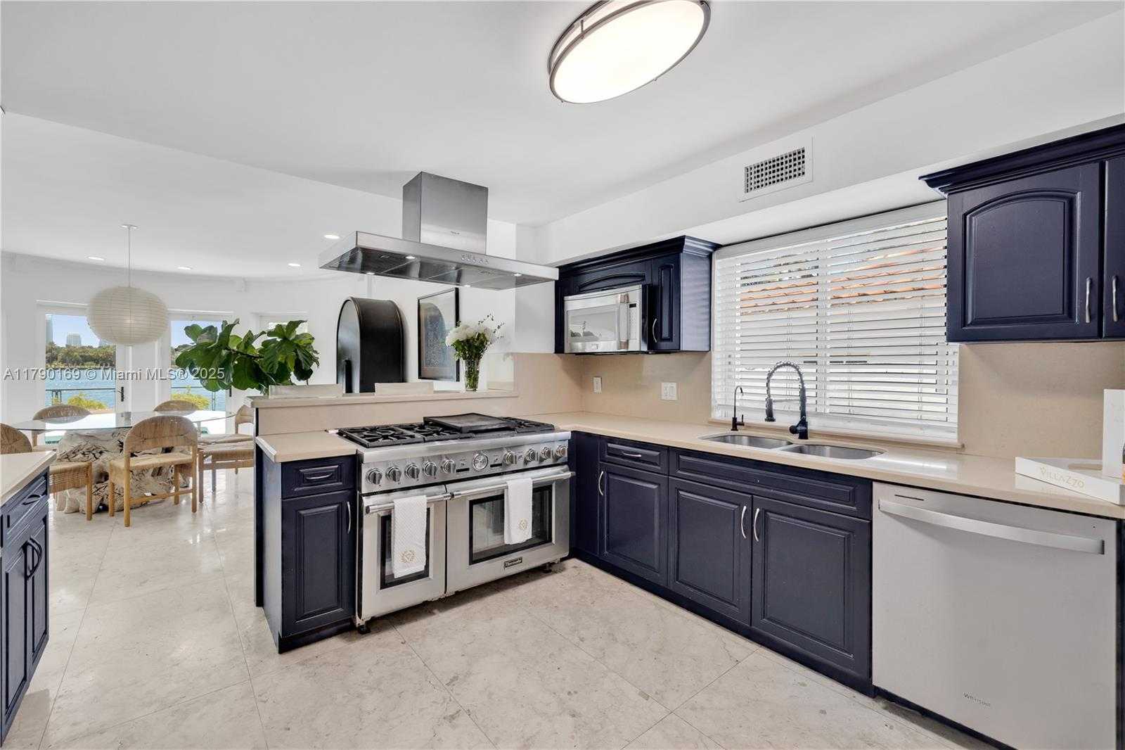 Small Image of 2 SOUTH HIBISCUS DR, Miami Beach Number 14
