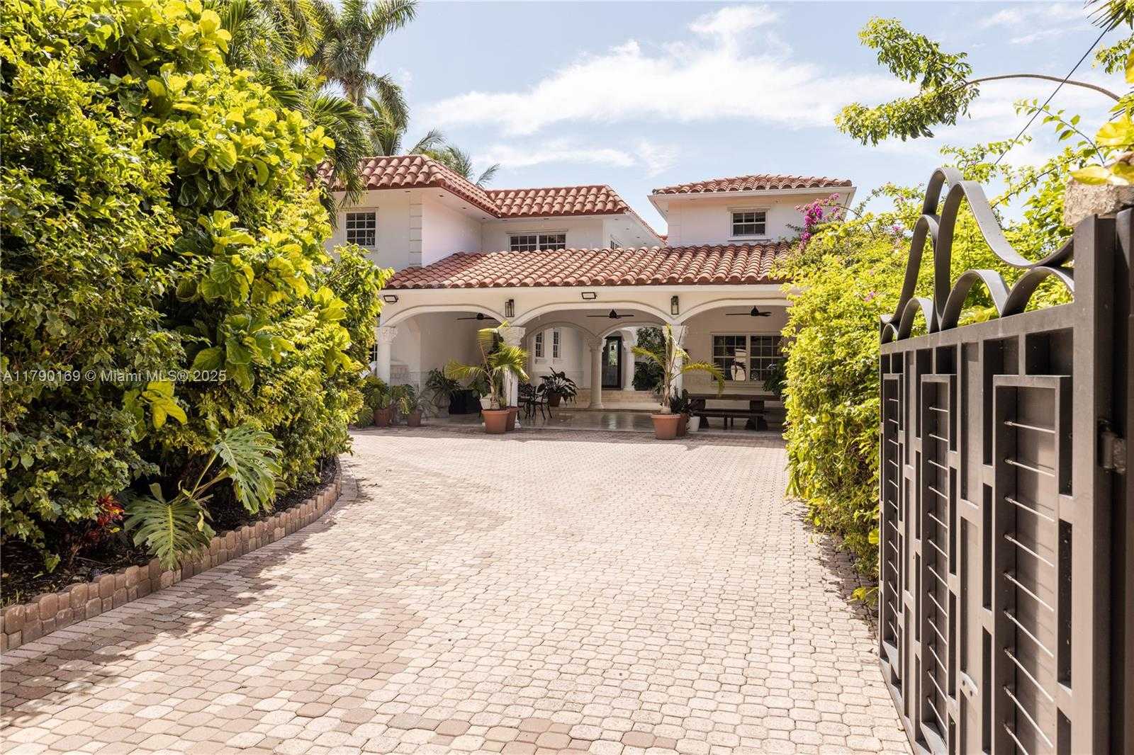 Small Image of 2 SOUTH HIBISCUS DR, Miami Beach Number 19