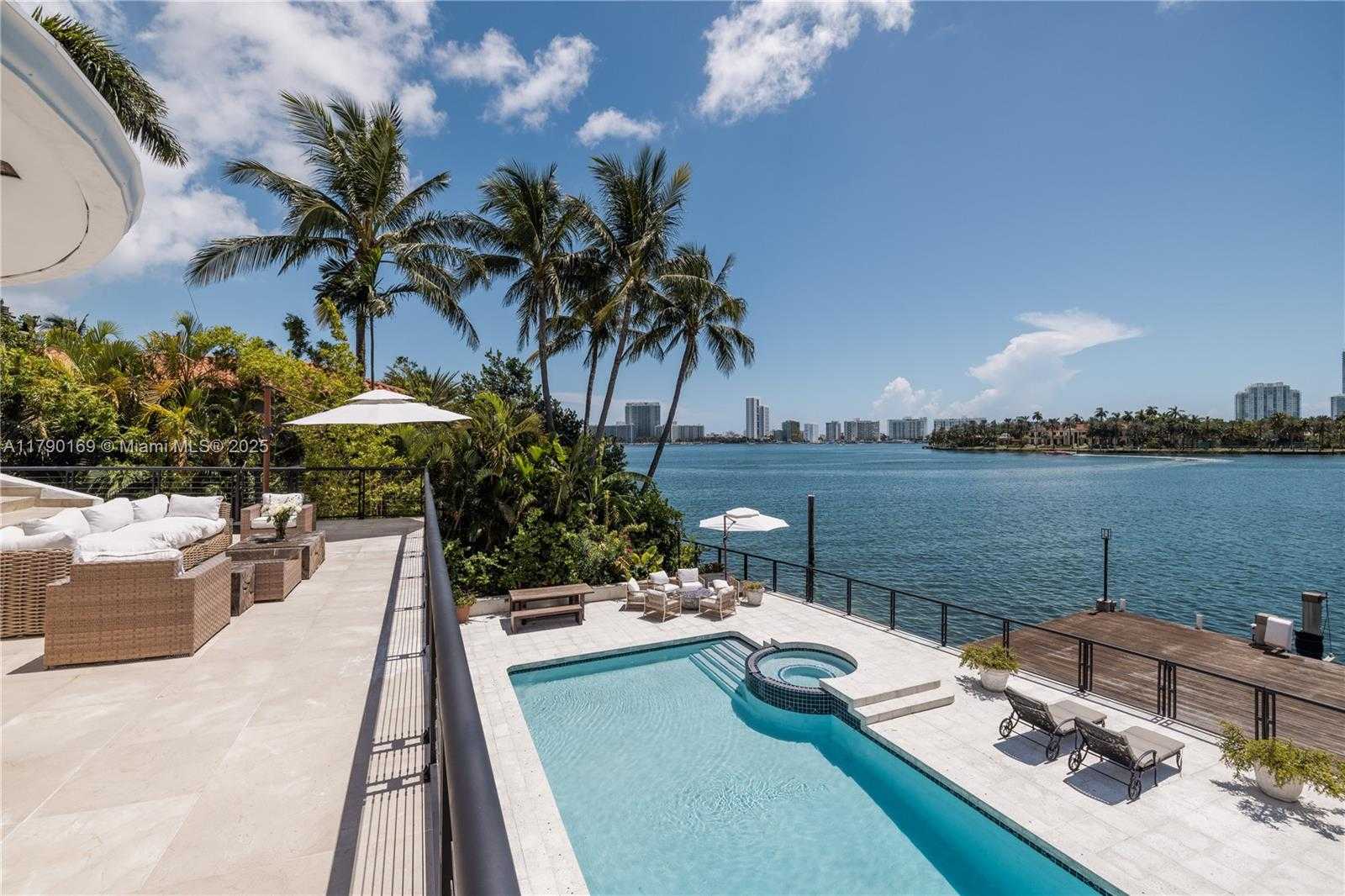 Small Image of 2 SOUTH HIBISCUS DR, Miami Beach Number 2
