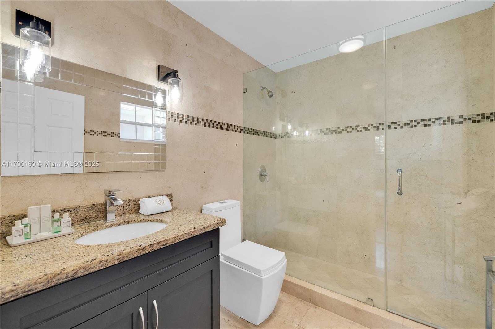 Small Image of 2 SOUTH HIBISCUS DR, Miami Beach Number 24
