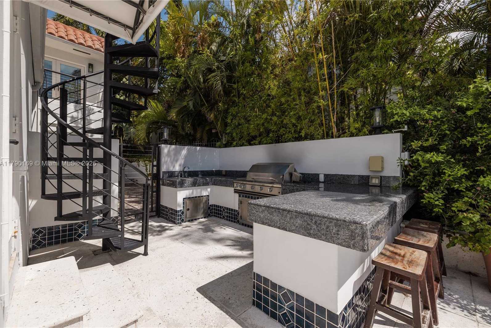 Small Image of 2 SOUTH HIBISCUS DR, Miami Beach Number 38