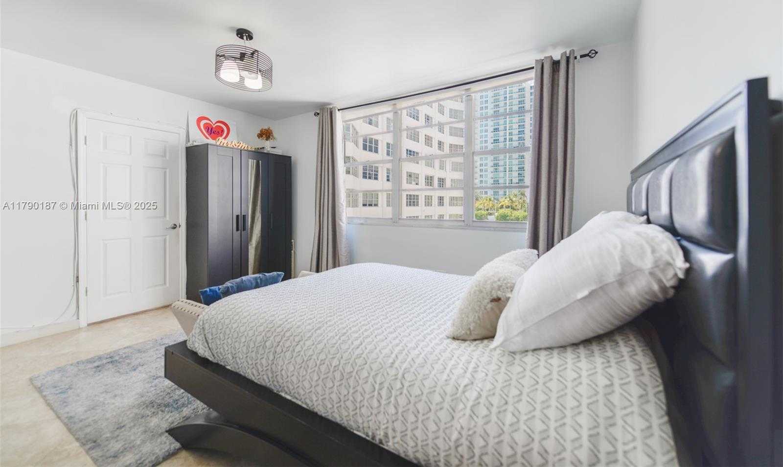 Small Image of 905 BRICKELL BAY DR #1424, Miami Number 11