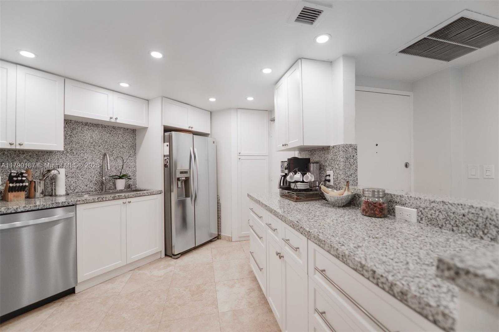 Small Image of 905 BRICKELL BAY DR #1424, Miami Number 4