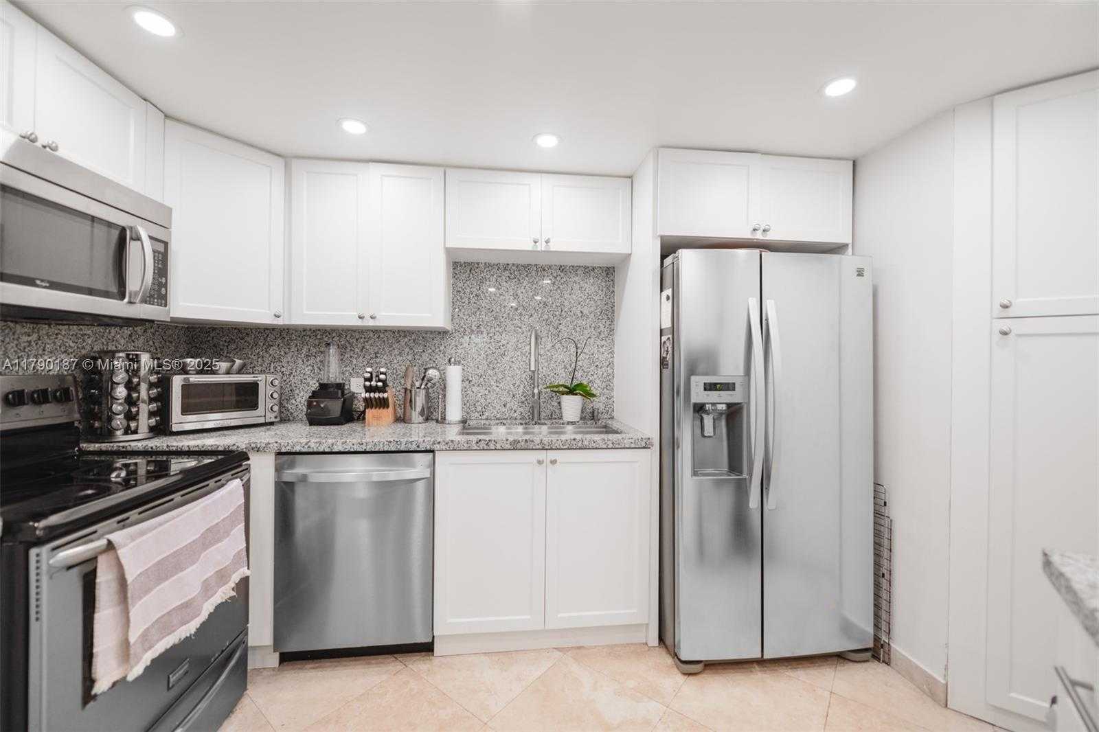 Small Image of 905 BRICKELL BAY DR #1424, Miami Number 5