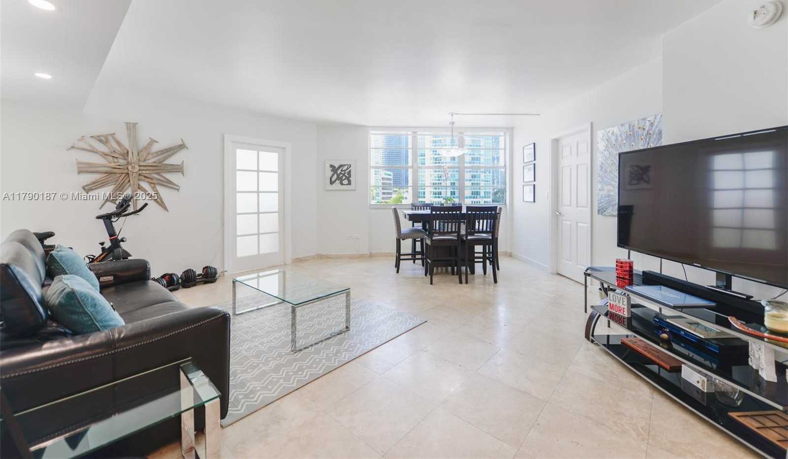 Small Image of 905 BRICKELL BAY DR #1424, Miami Number 8