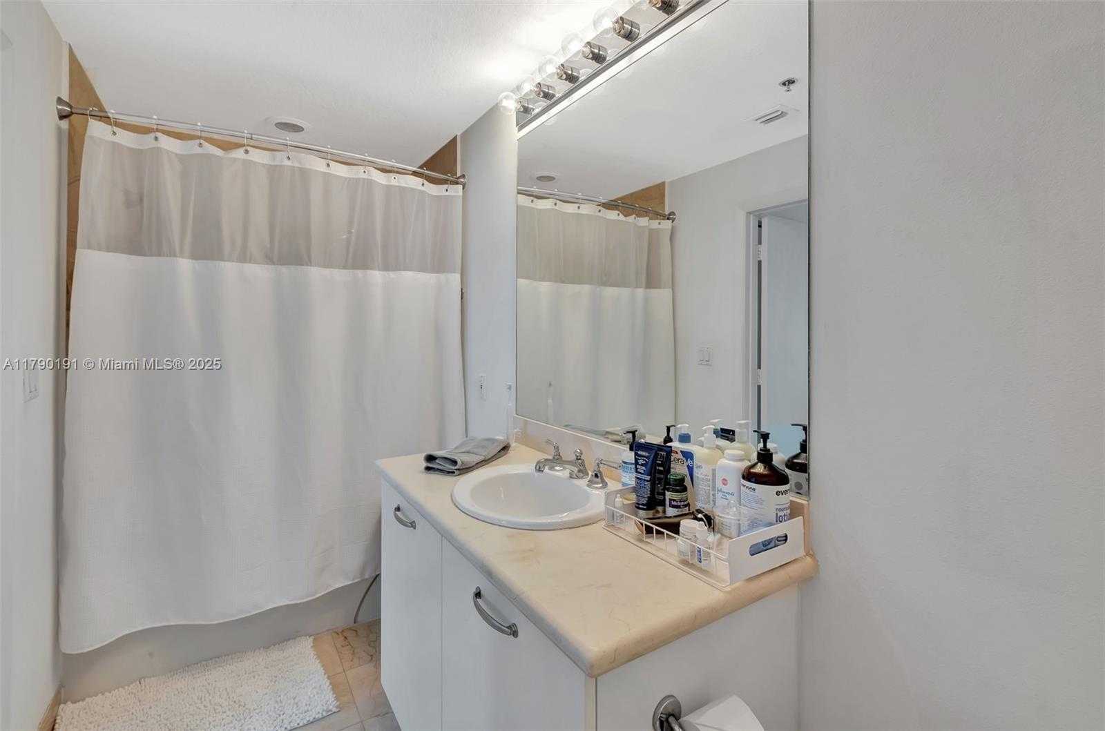 Small Image of 6515 COLLINS AVE #1807, Miami Beach Number 16