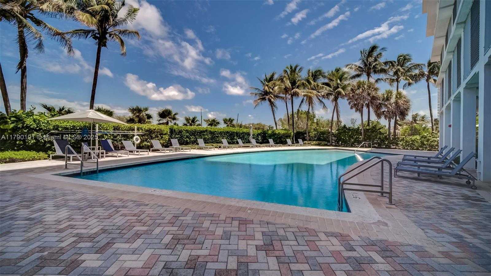 Small Image of 6515 COLLINS AVE #1807, Miami Beach Number 42