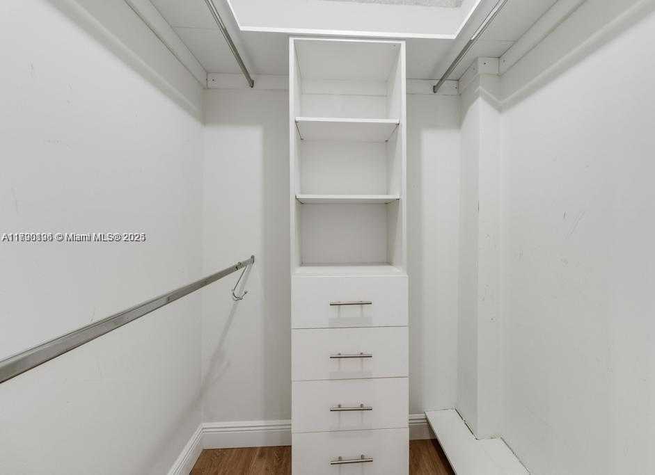 Small Image of 199 OCEAN LANE DR #1006, Key Biscayne Number 4