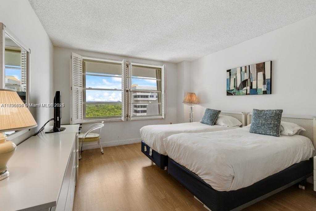 Small Image of 199 OCEAN LANE DR #1006, Key Biscayne Number 5
