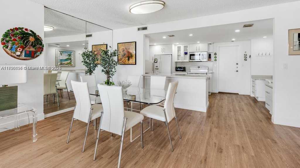 Small Image of 199 OCEAN LANE DR #1006, Key Biscayne Number 7