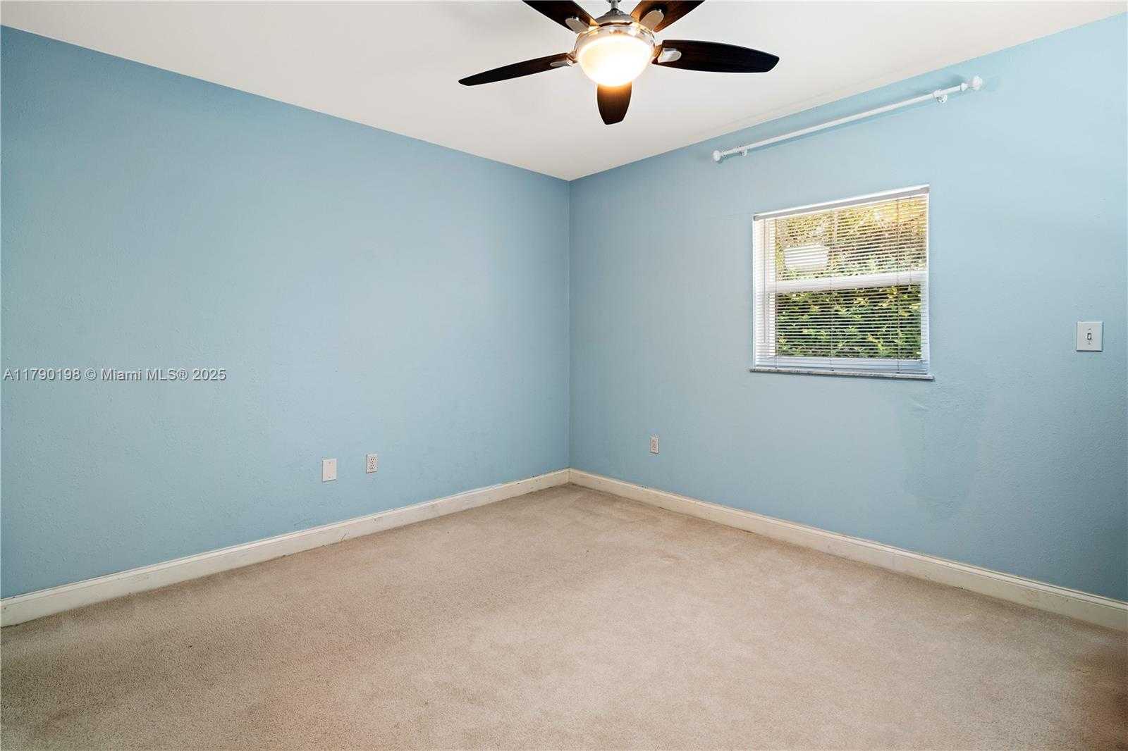 Small Image of 177 OCEAN LANE DR #812, Key Biscayne Number 15