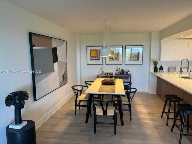 Small Image of 177 OCEAN LANE DR #812, Key Biscayne Number 3
