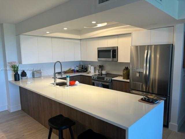 Small Image of 177 OCEAN LANE DR #812, Key Biscayne Number 4